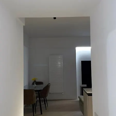 Fancy With 2br Apartment Bukarest