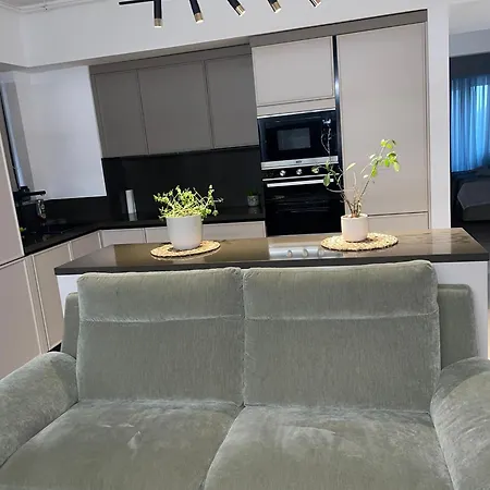 Fancy With 2br Apartment *